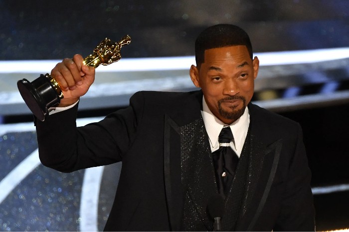 Watch The Viral Video Clip The Place Will Smith Apologises To Chris Rock For The Oscars Slap